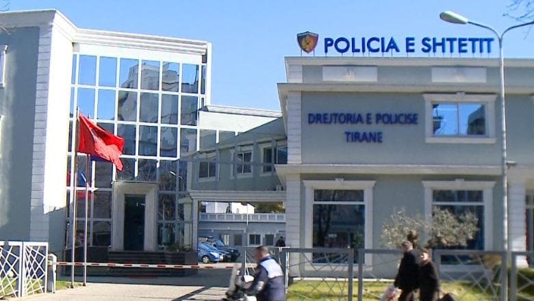 Sekuestrohet toka e përfituar me falsifikim në Mëzez, dy të arrestuar/ Pezullohen tre punonjës të ASHK