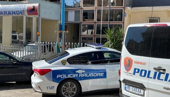 Plagoset me thikë i riu në Sarandë