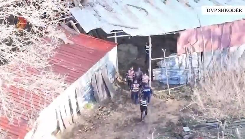   Sekuestrohen arsenal armësh dhe municion luftarak/ Arrestohen dy shtetas në Shkodër 