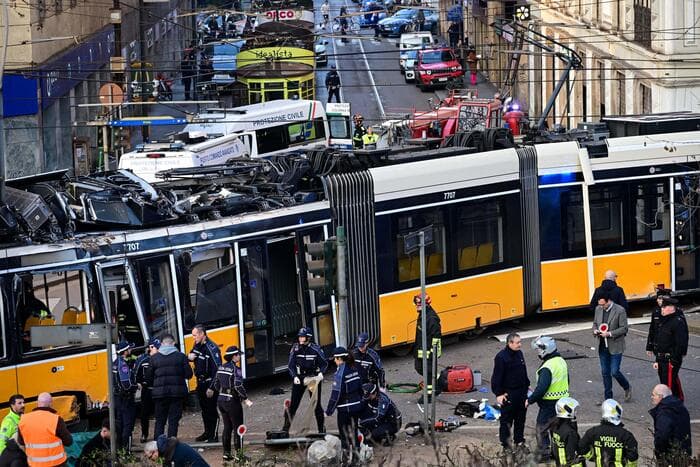 Tramvaji del nga shinat në Milano, një i vdekur dhe 39 të plagosur (VIDEO)