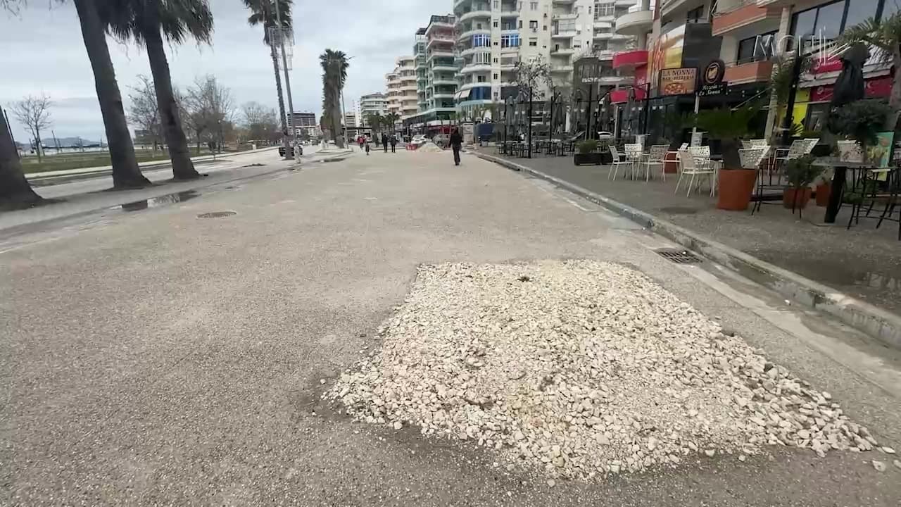Punimet për ujësjellësin prishin Lungomaren / Vlorë, ndërhyrjet për tubacionet lënë pas infrastrukturë të dëmtuar (VIDEO)