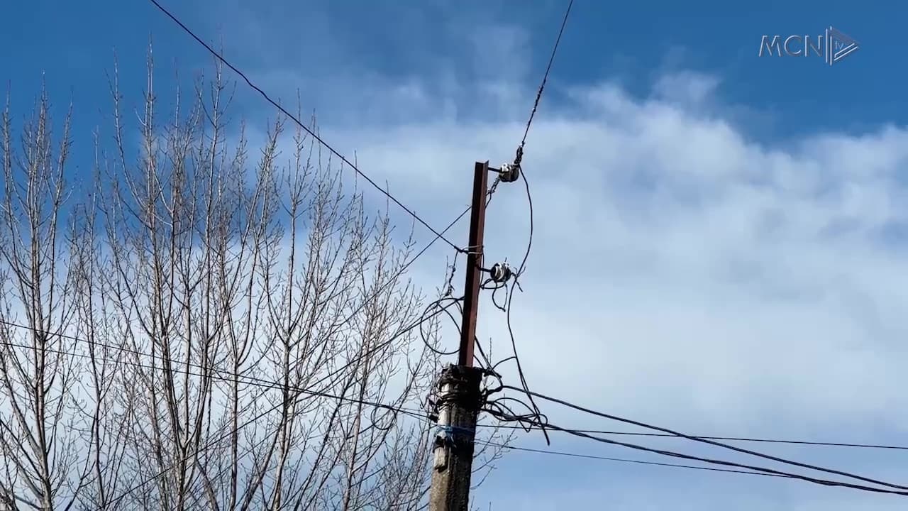 30% e Lezhës pa energji elektrike prej 3 ditësh / Moti i keq shkaktoi dëme të shumta në rrjetin elektrik (VIDEO)