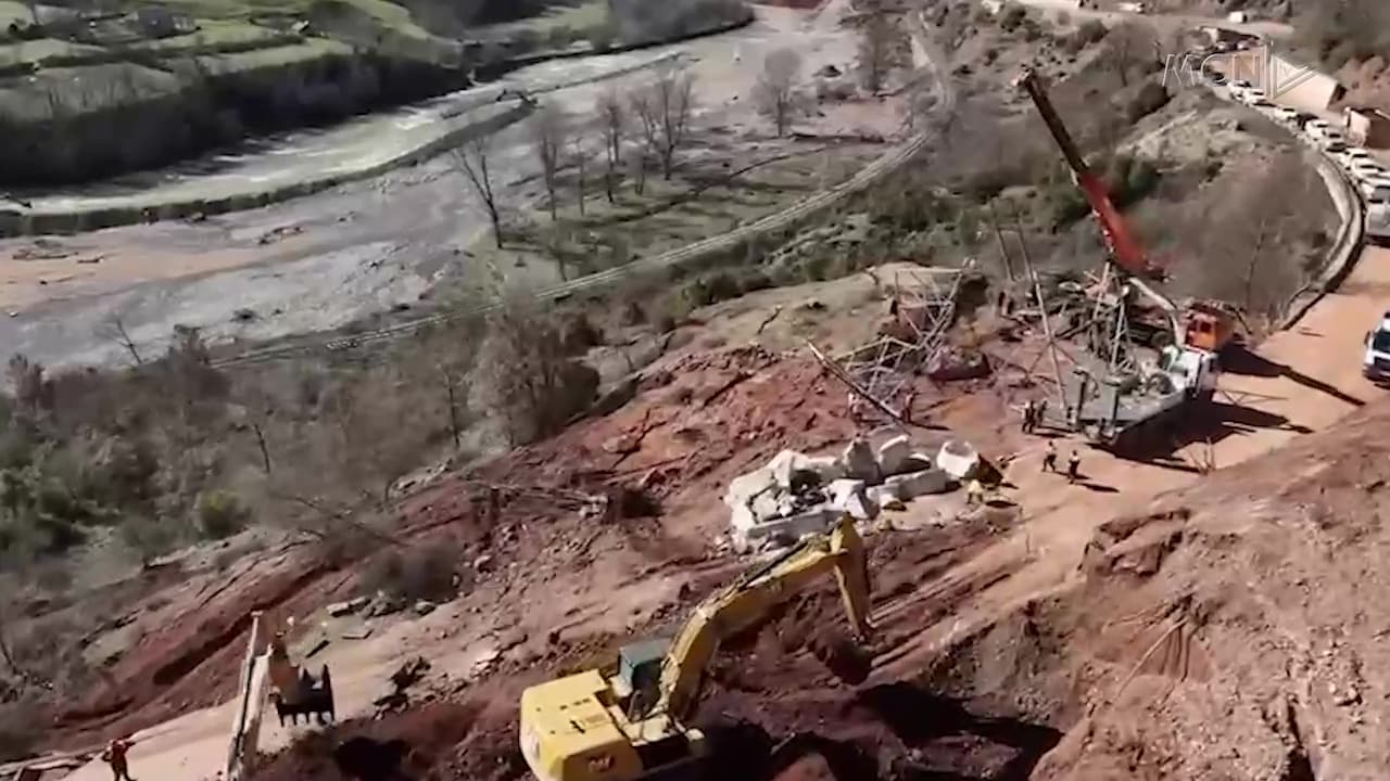 Korça në protestë kundër izolimit / Librazhd-Përrenjas, kufizime edhe në rrugët rurale (VIDEO)