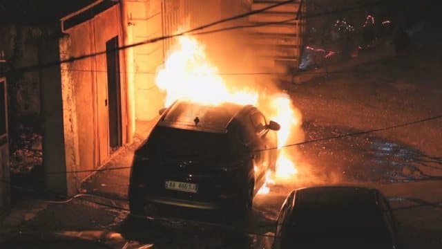 Shpërthen një makinë e parkuar në Tiranë, shkaktohen dëme materiale
