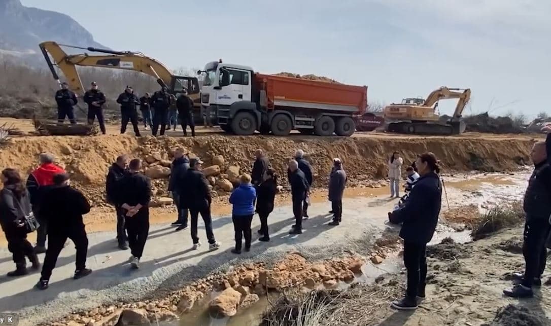 33 ditë rezistencë për tokën e resortit/ Banorët e Rrjollit: Marrëveshja që na ofroi Bashkim Ulaj (VIDEO) 
