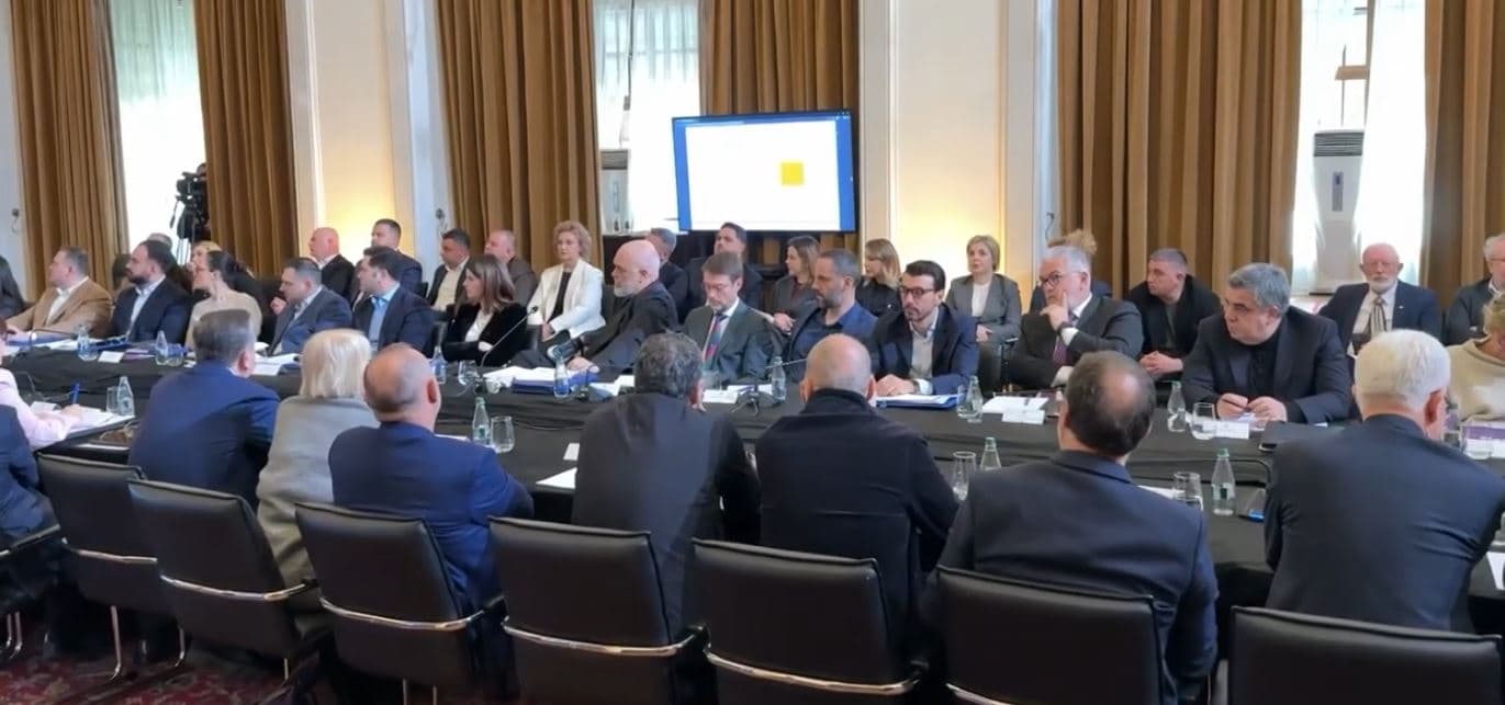 “Modeli i arrogancës dhe abuzimit”/ Spiropali kërkon reflektim dhe reagim nga socialistët (VIDEO) 