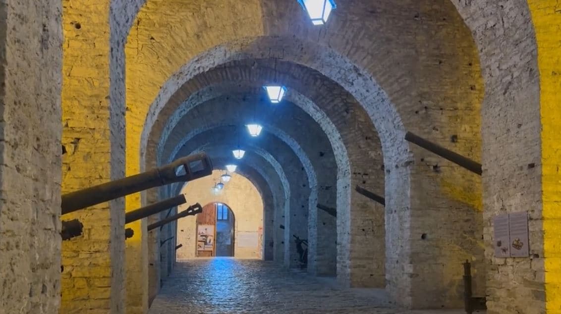 Fluks turistësh në Gjirokastër/ Duka: Mbi 7 mijë vizitorë në tre muaj (VIDEO) 
