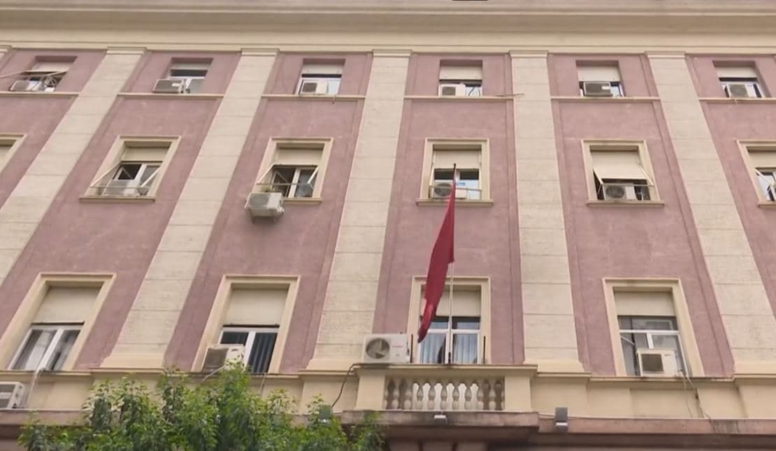 Kushtetuesja zbardh vendimin për Ballukun: Ministri mund të pezullohet, por pasi t’i hiqet imuniteti (VIDEO)