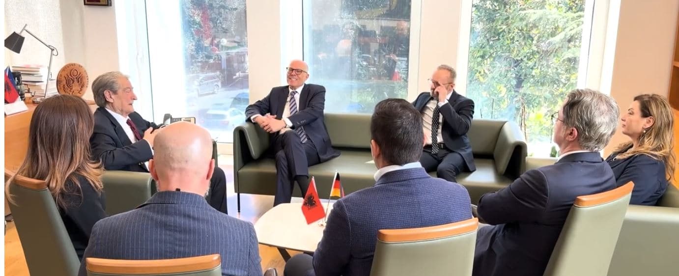 “Drejtësia, sfidë për Shqipërinë”/ Raportuesi për Shqipërinë në Bundestag, Peter Beyer takon Berishën (VIDEO) 