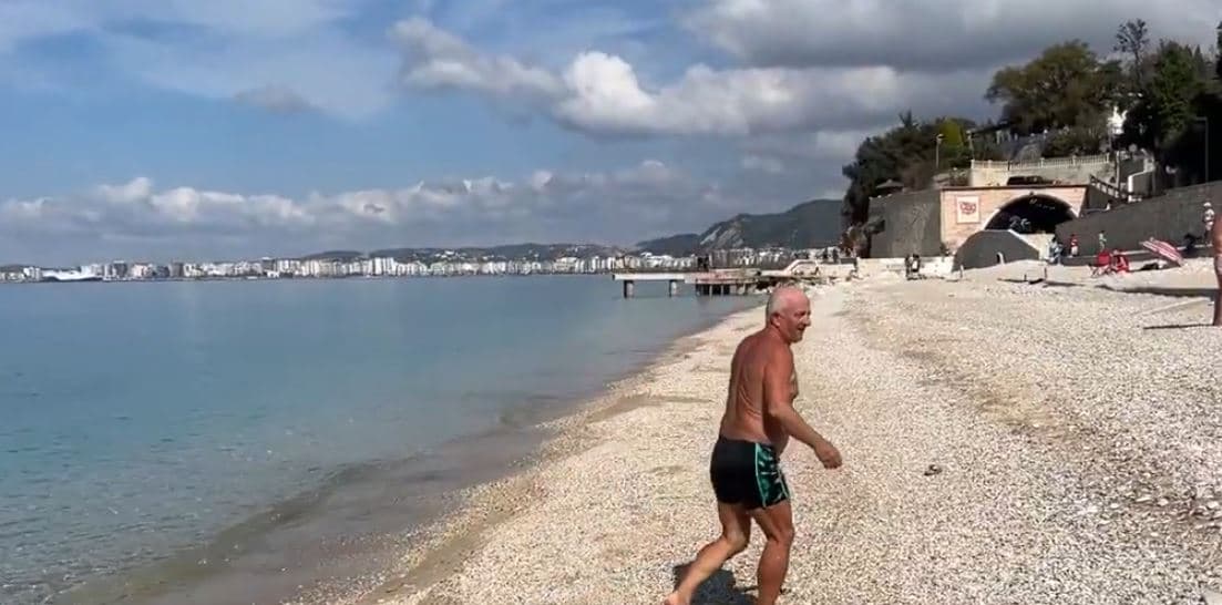 Nis plazhi në Vlorë/ Frekuentim nga vendas dhe të huaj (VIDEO)
