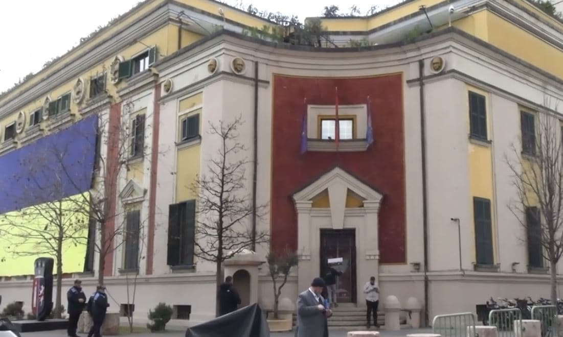 Policia Bashkiake drejt centralizimit/ Avokatët: Ndërhyrje në autonominë e pushtetit vendor (VIDEO)