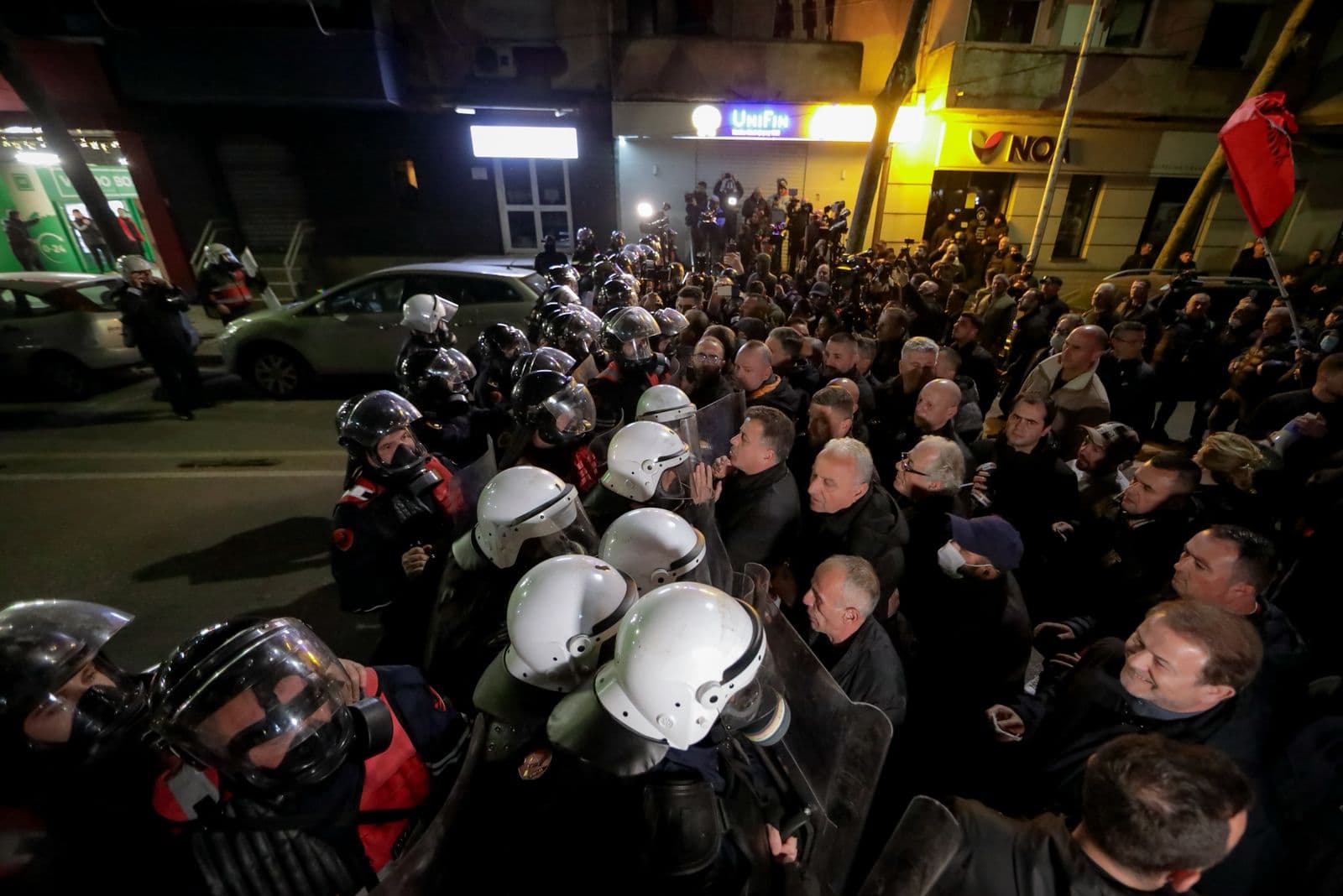 4 të arrestuar për protestën/ Procedohet deputeti demokrat Klevis Balliu