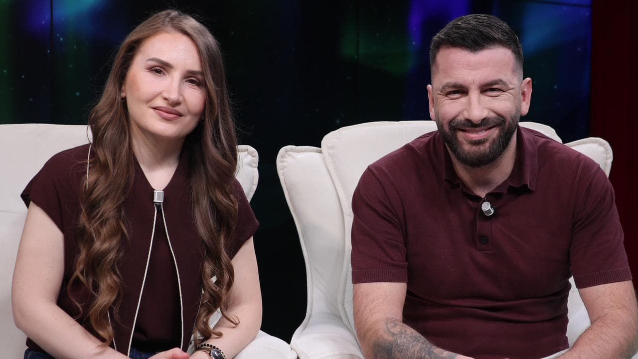 Qaj në makinë që të mos e shohë djali! Kelly: Paraliza faciale mund të prekte edhe kordat