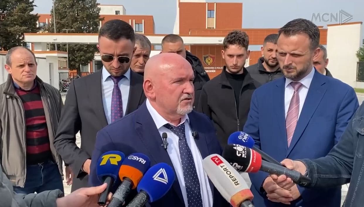 “Gener 2” rrethon kantierin me mur, banorët e Rrjollit vetëdorëzohen në polici (VIDEO)