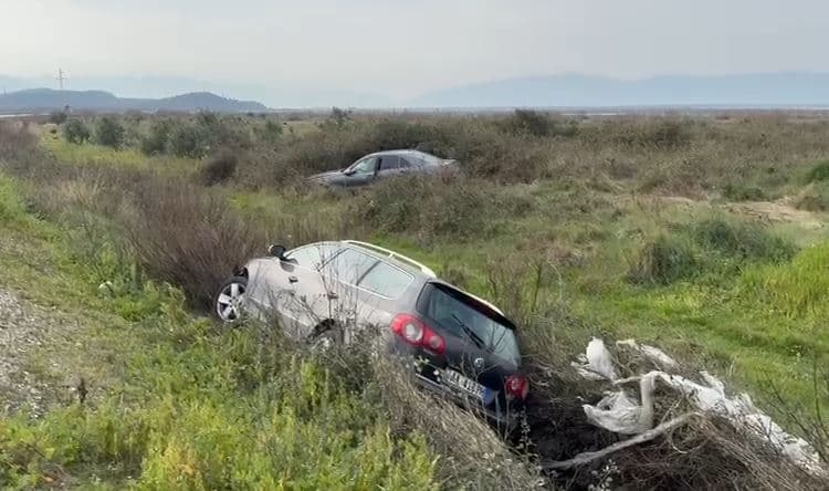 Aksident në autostradën Fier–Vlorë, dy automjete dalin jashtë rruge