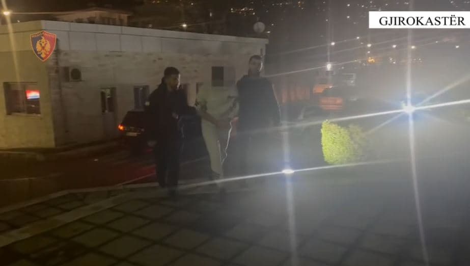 Mashtroi dhe u mori para 35 biznese duke u prezantuar si punonjës i IKMT, AKU dhe Tatimeve, arrestohet i riu