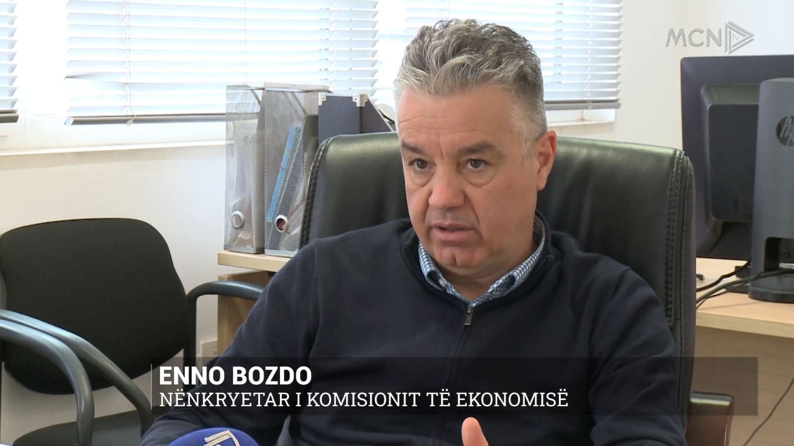Dy pr.ligje për uljen e çmimit të naftës/Bozdo: Teprica e TVSH-së të rimbursojë uljen e akcizës, si në Francë (VIDEO)