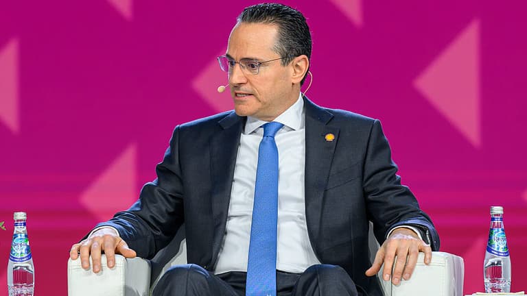 CEO i Shell: Evropa mund të përballet me rrezikun e mungesës së karburantit