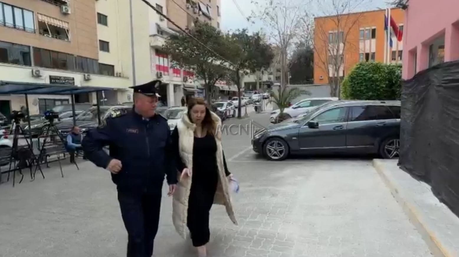 “AKSHI”, Hava Delibashi në GJKKO për të kërkuar heqjen e masës dhe rikthimin në detyrë (VIDEO)
