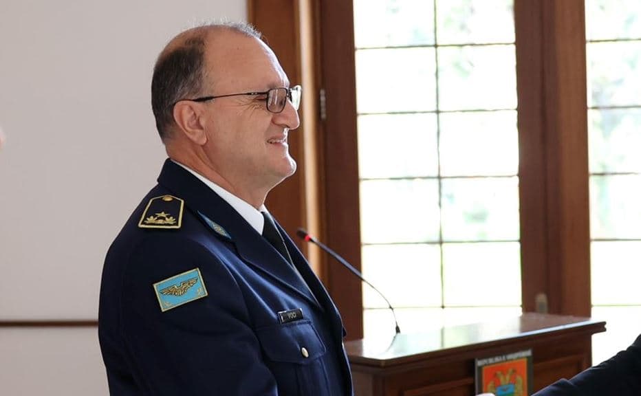 Begaj liron nga detyra kreun e Forcës Ajrore, emëron pasuesin