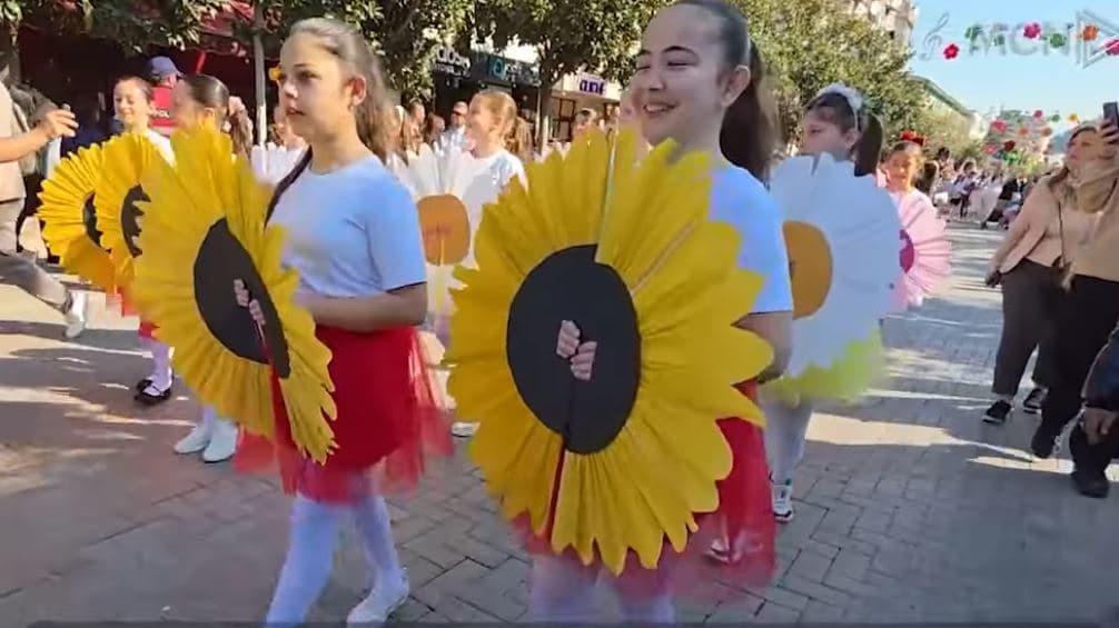 Elbasani feston Ditën e Verës/ Muzika, karnavalet dhe panairet mbushin qytetin me ngjyra dhe gëzim (VIDEO)