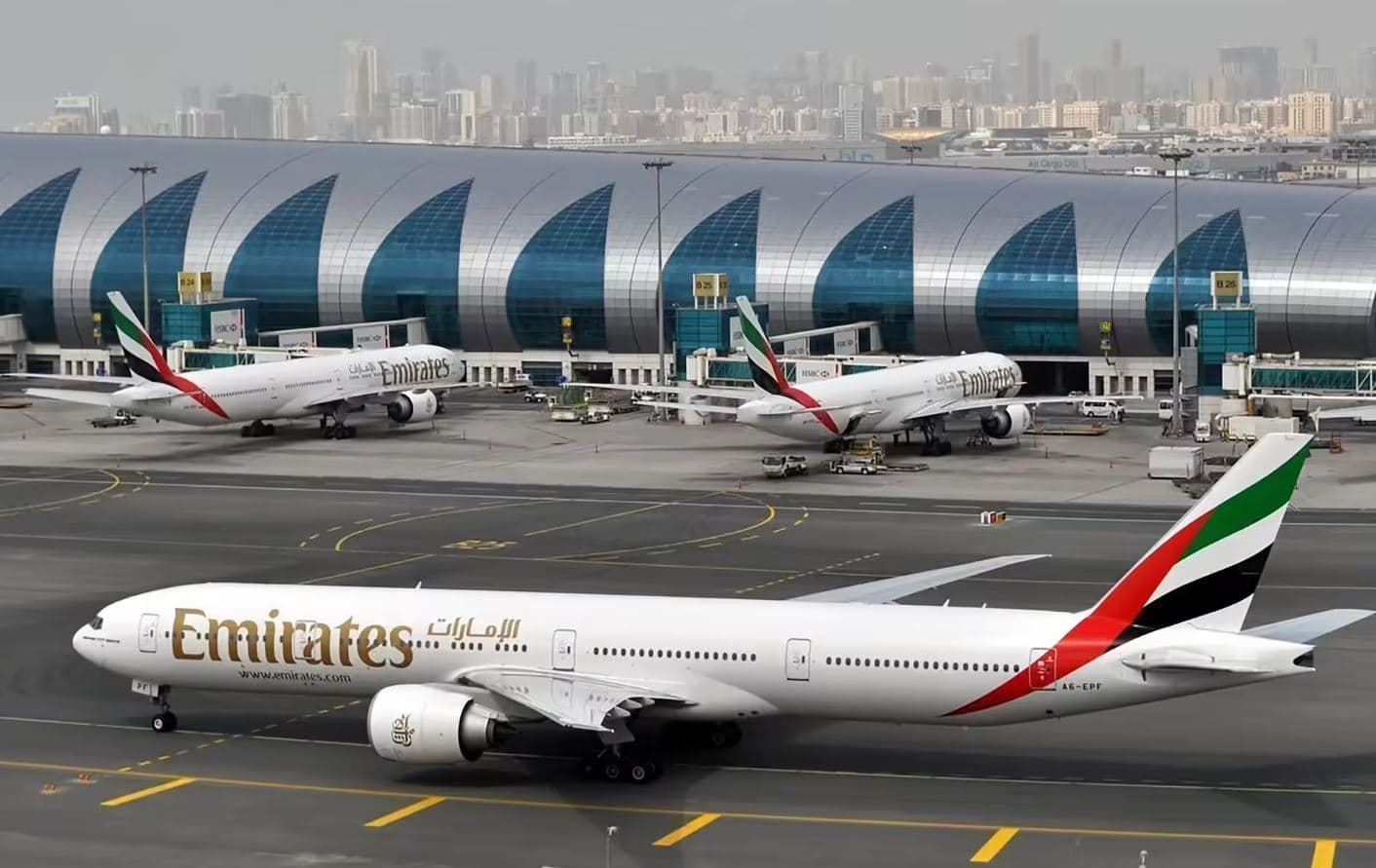 Aeroporti i Dubait pezullon të gjitha  aktivitetet e tij