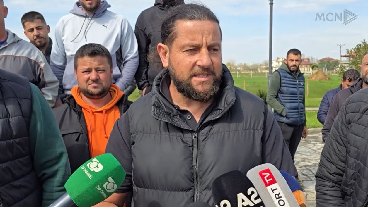 Në protestë kundër grumbulluesve/ Fermerët: Na mashtrojnë për çmimin e trangullit, po e shesim nën kosto (VIDEO)