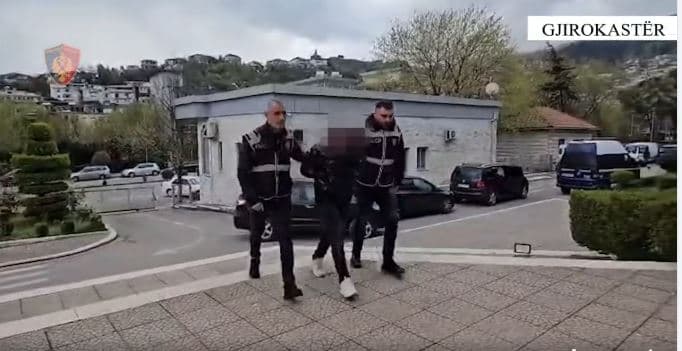 Thyen masën “arrest shtëpie” për kalim të emigrantëve të paligjshëm, arrestohen dy persona 