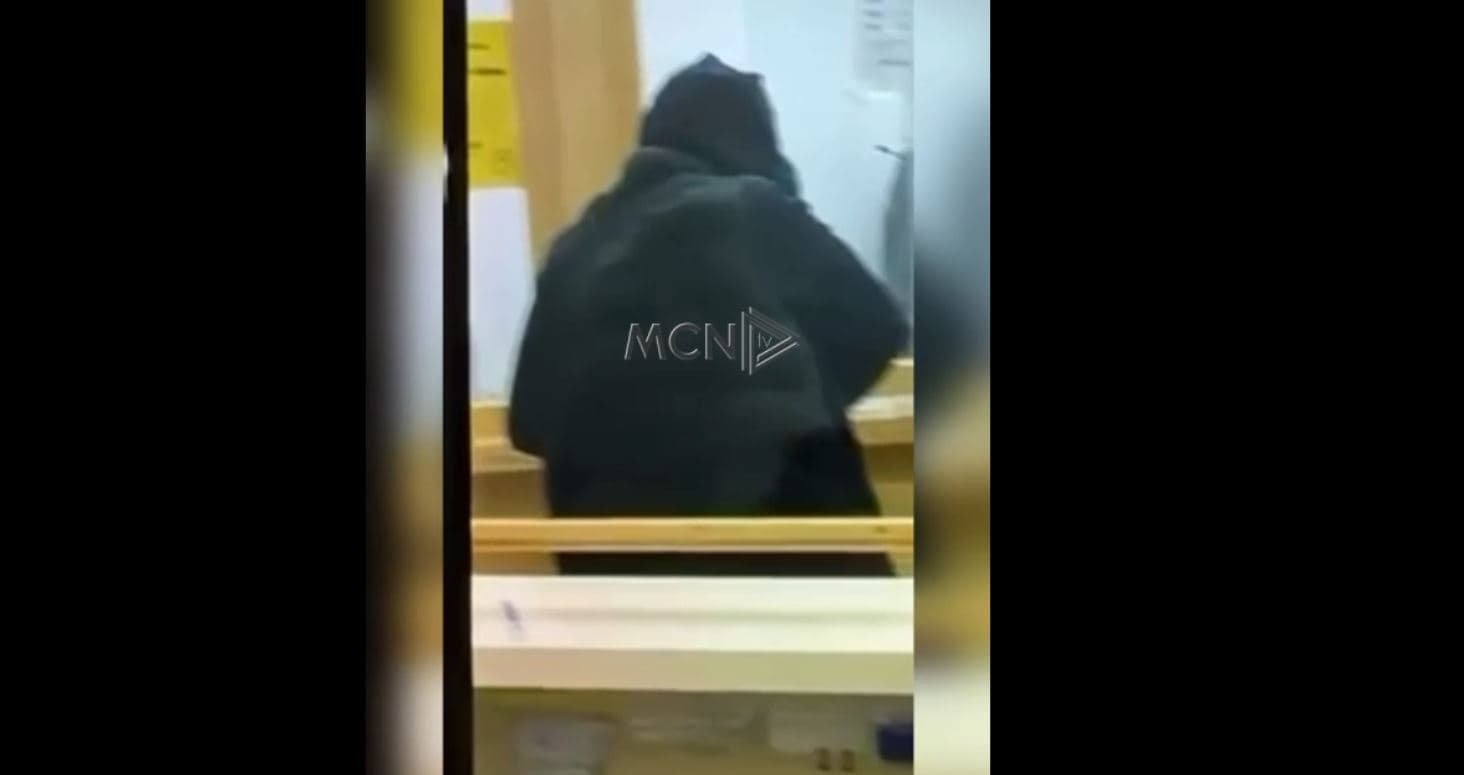 Dalin pamjet e grabitjes së pikës së këmbimit valutor në Tiranë (VIDEO)