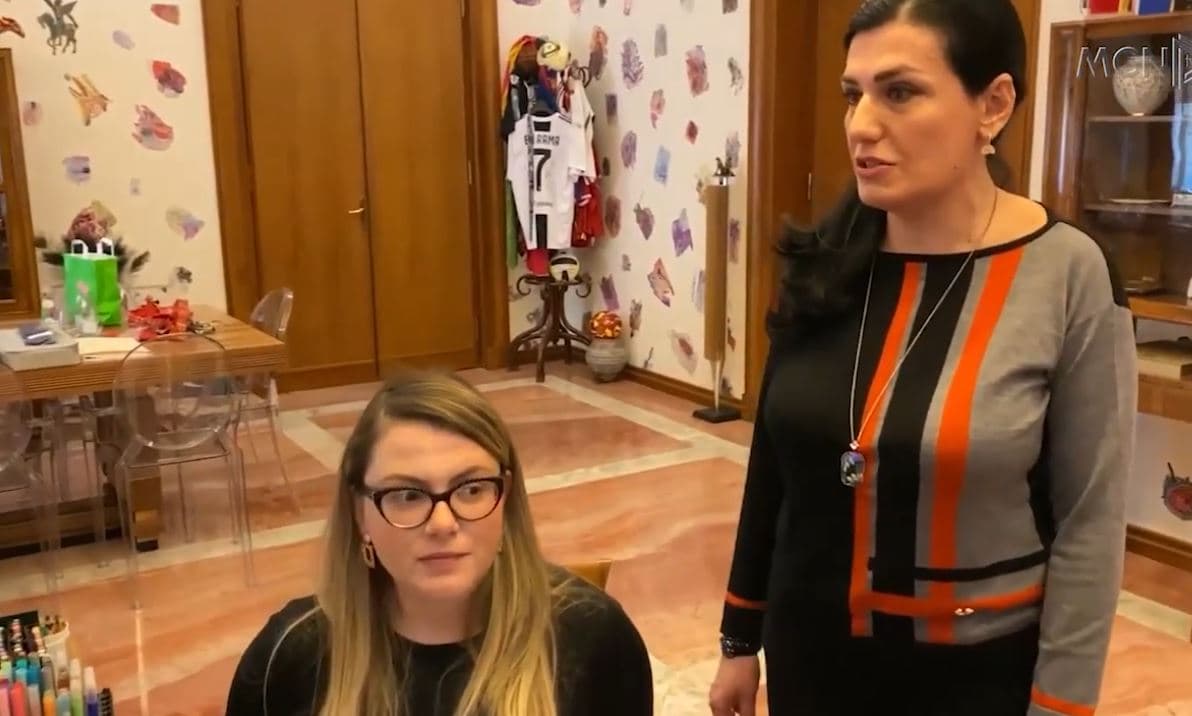 Hava Delibashi, çelësi i manipulimit të AKSHI-t/ Skema dhe roli i zv. Drejtoreshës në skandalin e tenderave (VIDEO)
