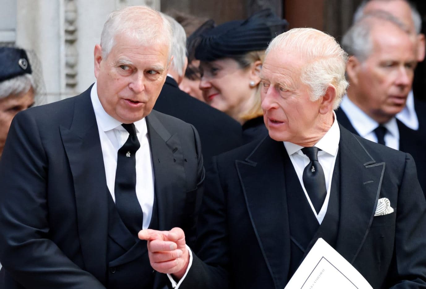 Përfshirja në skandalet seksuale të Epstein/ Mbreti Charles III përzë vëllain e tij princin Andrew