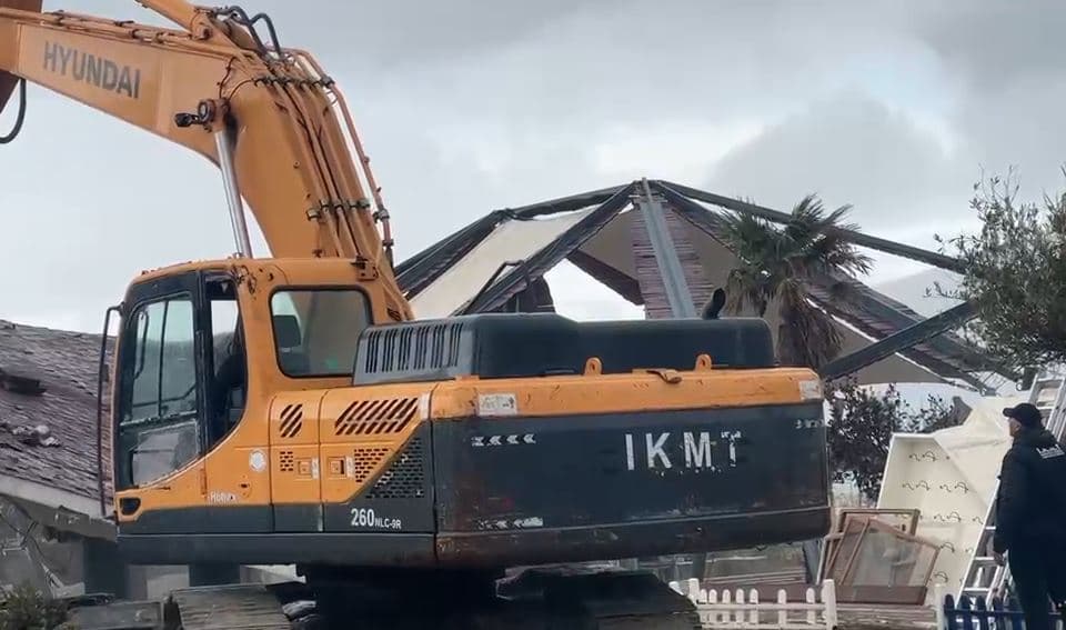 IKMT zbarkon në Radhimë, shembet një restorant dhe disa banesa