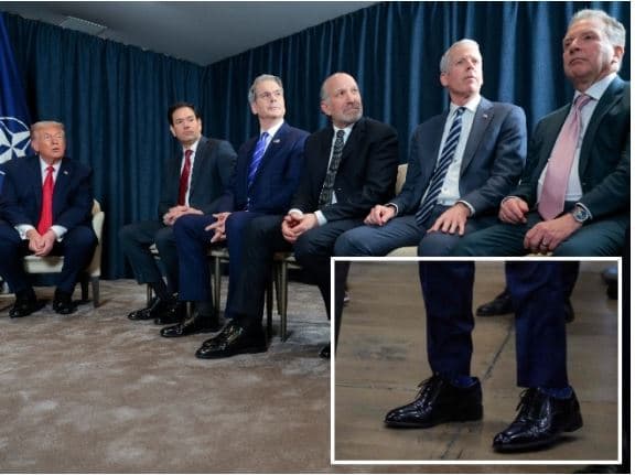 Pse njerëzit e presidentit veshin të njëjtat këpucë