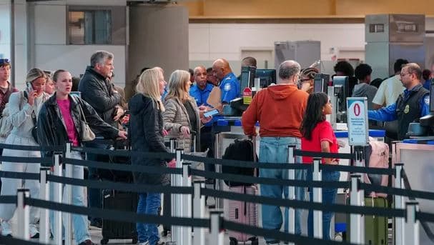 Mbyllja e pjesshme e qeverisë amerikane/ Elon Musk dëshiron të paguajë pagat e rojeve të sigurisë në aeroporte