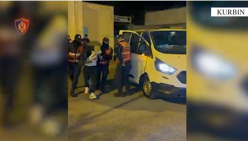   Arrestohet 34-vjeçari në Laç, lëvizte i armatosur me makinë 