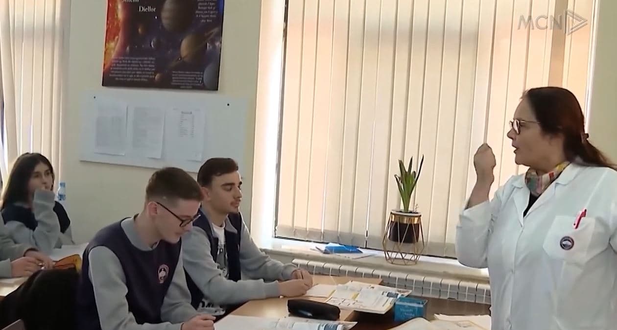 Kufizohen aplikimet për mësuesit/ Ministria e arsimit ndryshon rregullat e portalit “Mësues për Shqipërinë” (VIDEO)