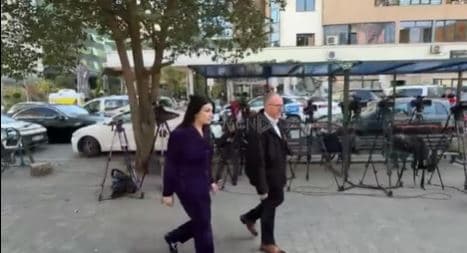 Ish-drejtoresha e AKSHI-t Mirlinda Karaçanaj paraqitet në SPAK (VIDEO) 