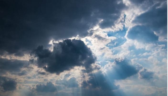 Reshje shiu dhe dëborë në zonat malore, parashikimi i motit për sot