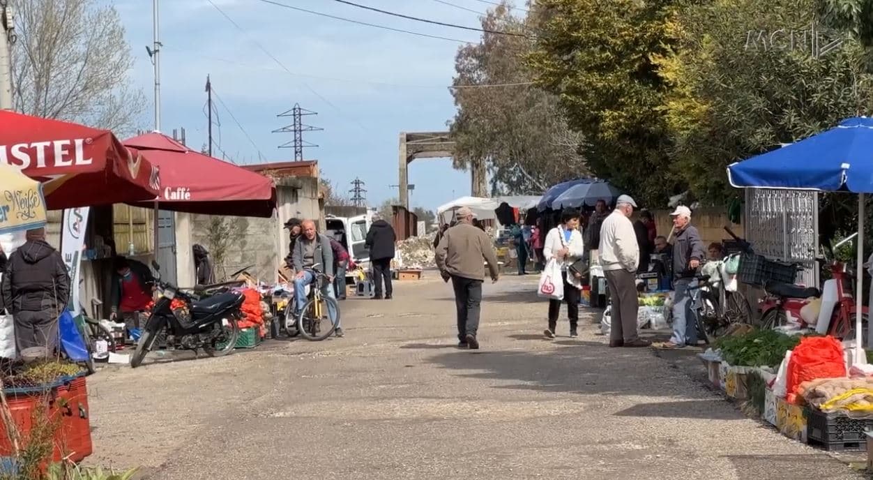 Tregu i Novoselës në harresë/ Tregtarët: Kemi 30 vjet qe paguajmë taksa në bashki, nuk dimë ku shkojnë lekët (VIDEO)