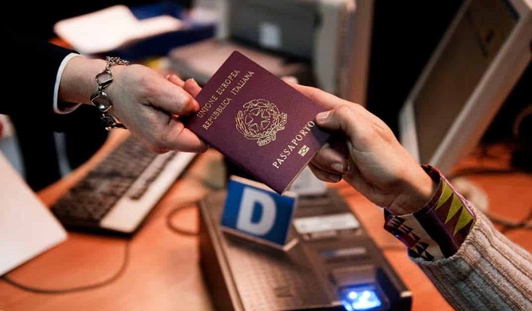 Gjykata Kushtetuese e Italisë mbështet ligjin që kufizon shtetësinë për pasardhësit e lindur jashtë vendit