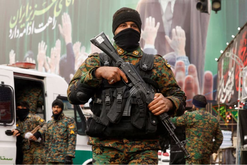 Disidentët iranianë: Bombardimet nuk e rrëzojnë regjimin 