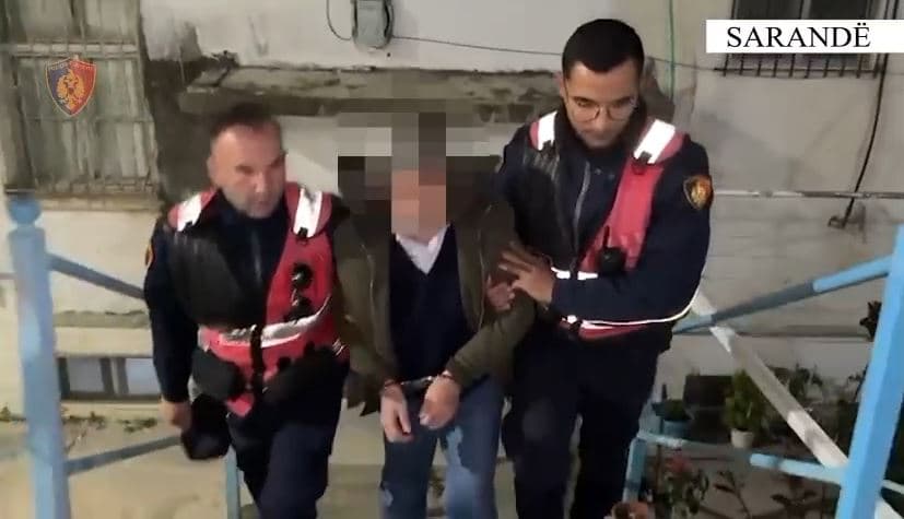   Hyri në shtëpinë e fqinjëve dhe i kërcënoi me armë, arrestohet 62-vjeçari në Sarandë