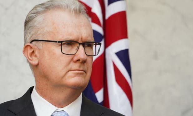 Australia ndalon përkohësisht hyrjen e iranianëve me viza turistike