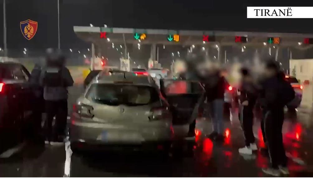 Transportonte tre emigrantë të paligjshëm/ Arrestohet shtetasi turk në aksin rrugor ‘Kashar-Thumanë’
