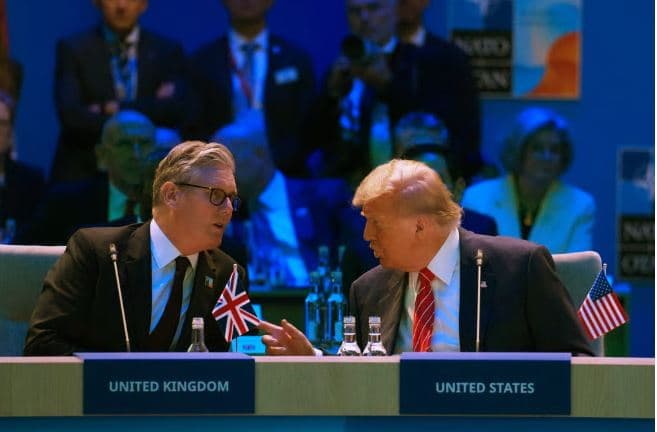 Trump: Mund të rishikojmë marrëveshjen tregtare me Britaninë 