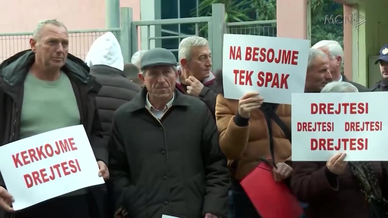 Protestë para SPAK për grabitjen e pronave / Banorët e Rrjollit: Depozituam kallëzim të ri, do jenë dhe grupe të tjera (VIDEO)