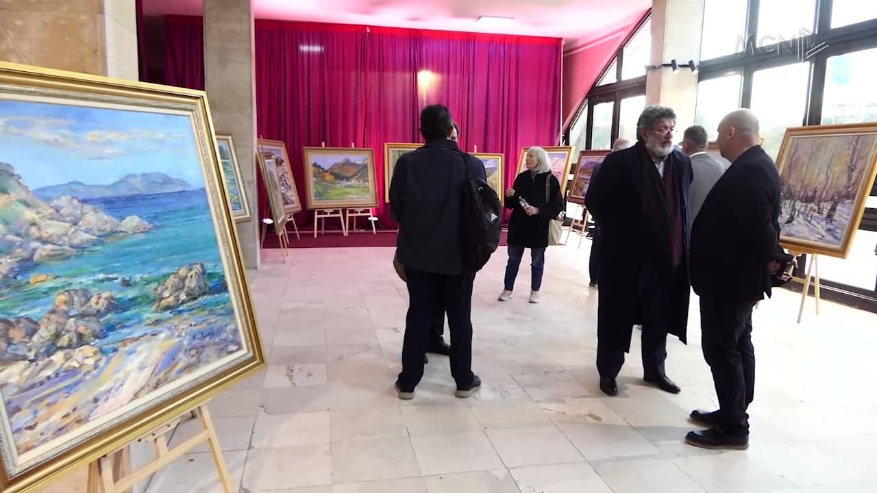 “Stinët”, natyra në një ekspozitë / Piktori Sadik Kasa, nderohet me titullin “Qytetar nderi” në Elbasan (VIDEO)