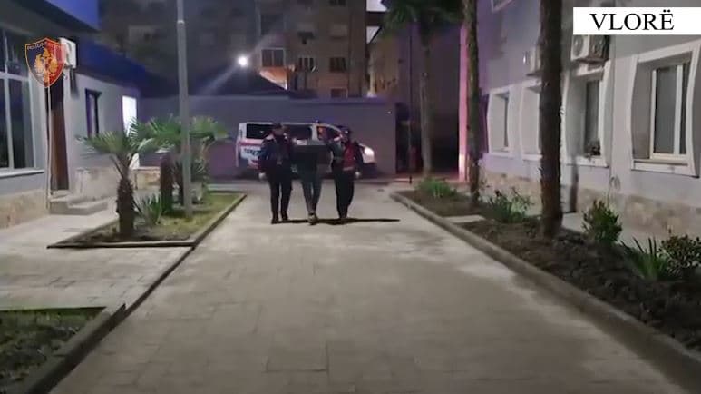 Tentoi të vidhte një furgon në Vlorë, arrestohet 23-vjeçari nga Kosova