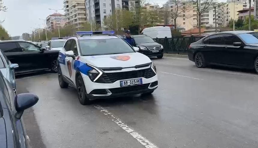 Aksident në rrugën Transballkanike, makina përplas një grua dhe largohet nga vendngjarja