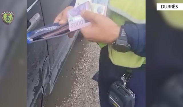 Ndalohen dy shoferë kamionësh në Durrës, tentuan të korruptonin policinë me para